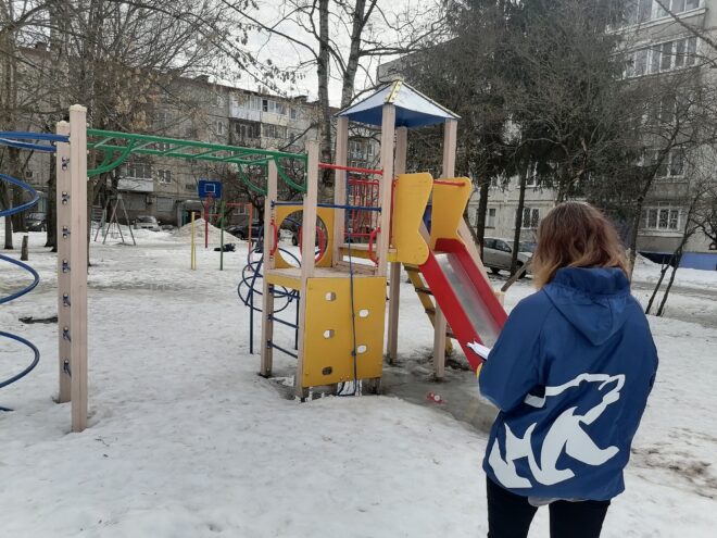 В Твери активисты проверили состояние детских площадок В Твери активисты проверили состояние детских площадок