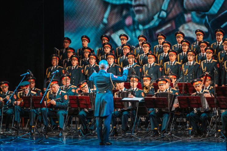 Несокрушимая и легендарная: В Твери выступил ансамбль песни и пляски Российской Армии имени А.В. Александрова Несокрушимая и легендарная: В Твери выступил ансамбль песни и пляски Российской Армии имени А.В. Александрова