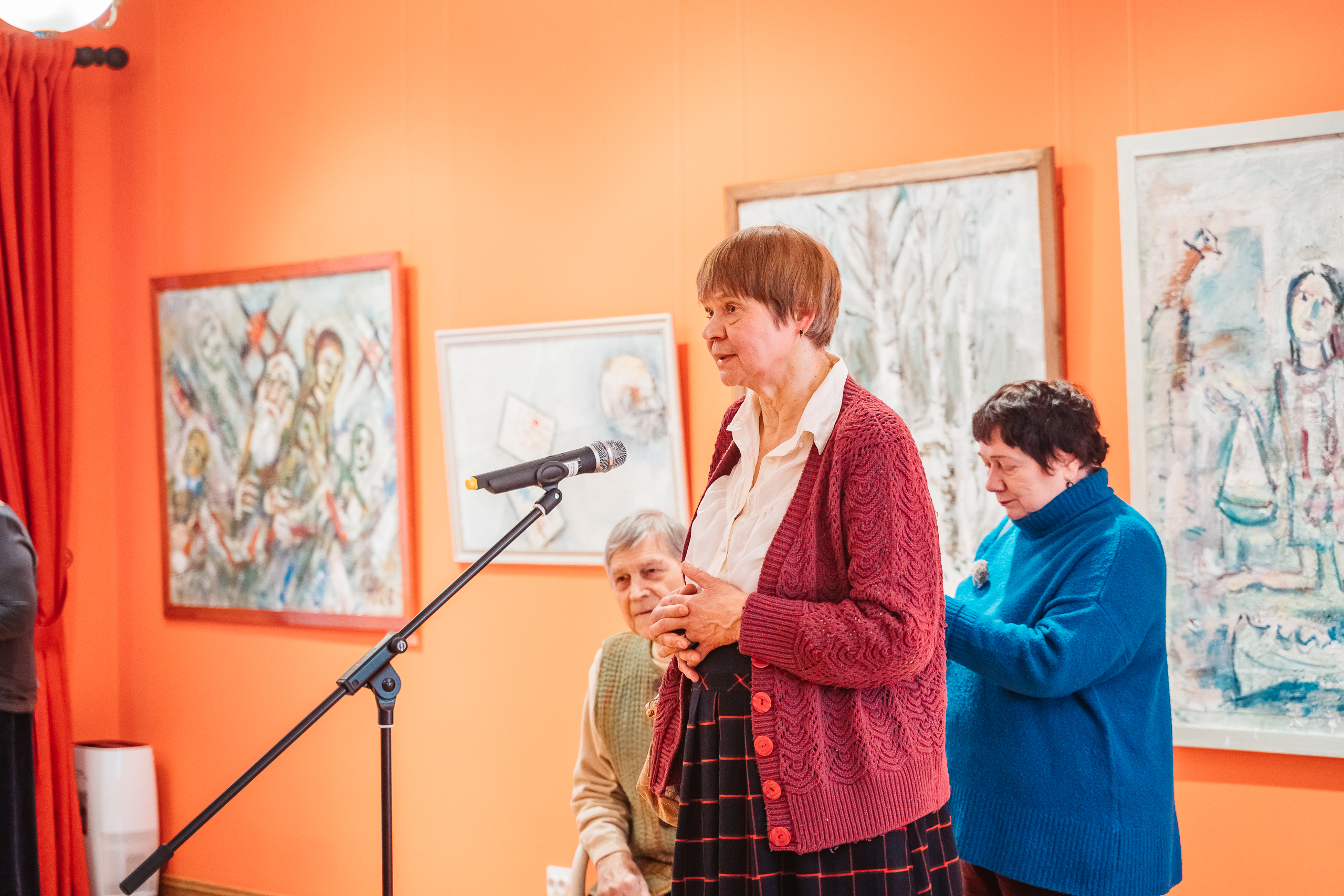 Путь к себе: в Твери открылась персональная выставка Льва Снегирёва