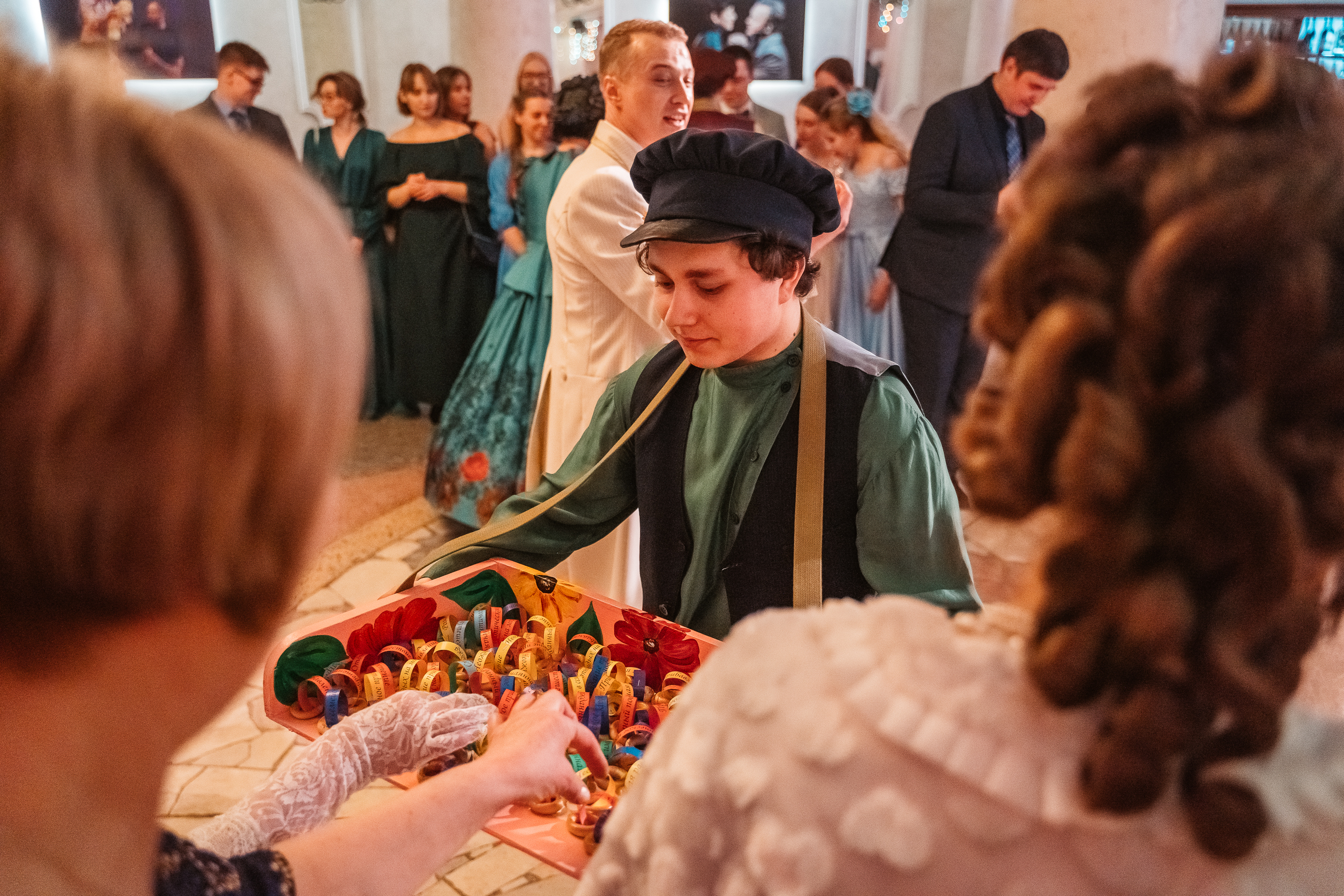 В Тверском театре драмы зрители посетили бал с любимыми персонажами