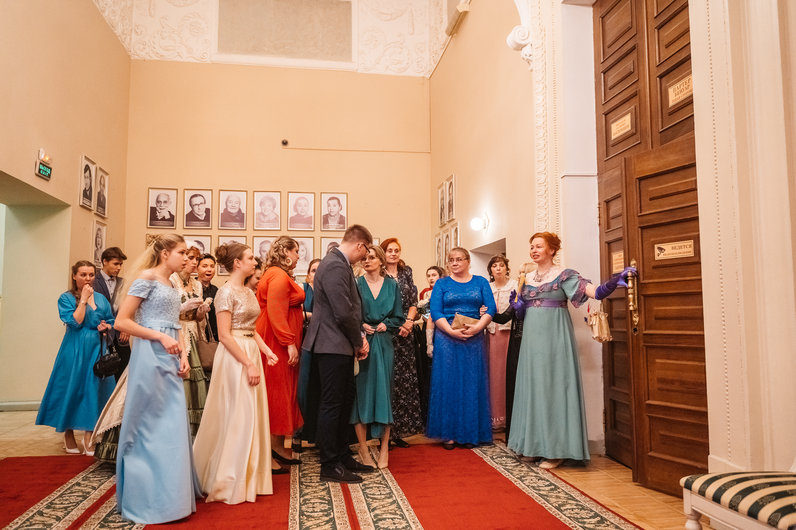 В Тверском театре драмы зрители посетили бал с любимыми персонажами