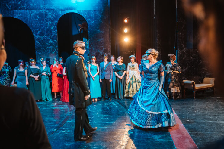 В Тверском театре драмы зрители посетили бал с любимыми персонажами В Тверском театре драмы зрители посетили бал с любимыми персонажами