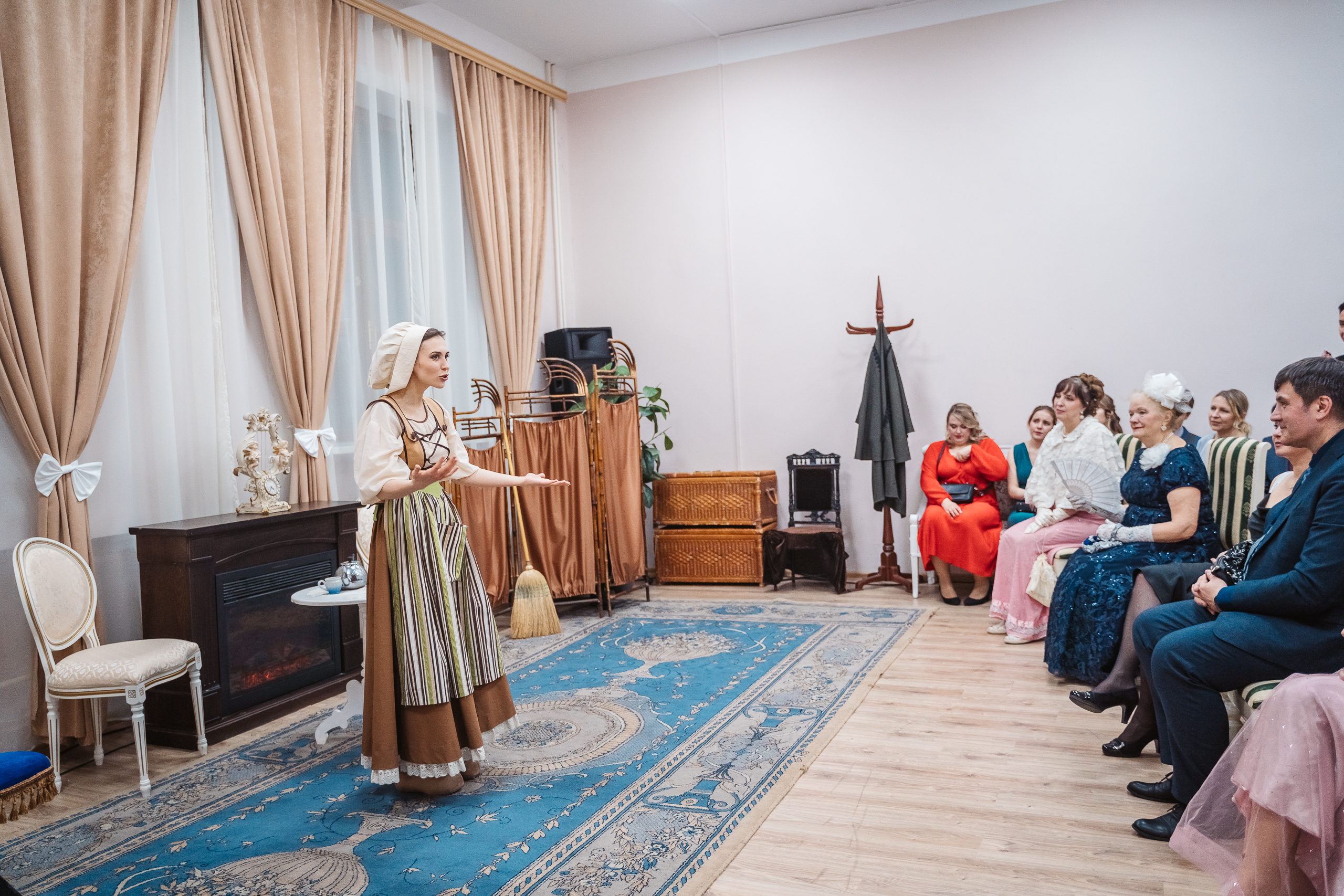 В Тверском театре драмы зрители посетили бал с любимыми персонажами