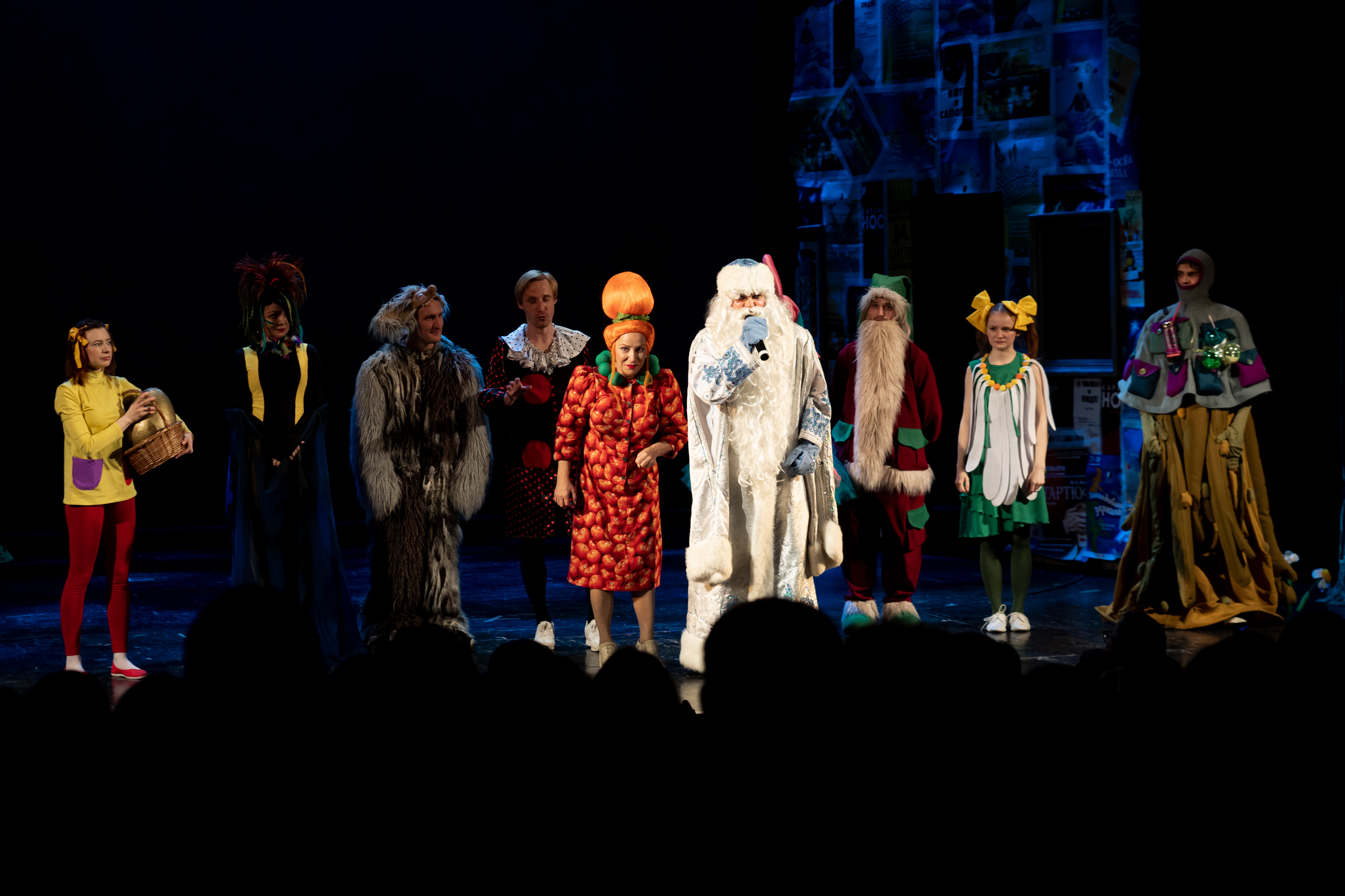 Персонажи разных спектаклей устроили переполох на сцене тверского ТЮЗа