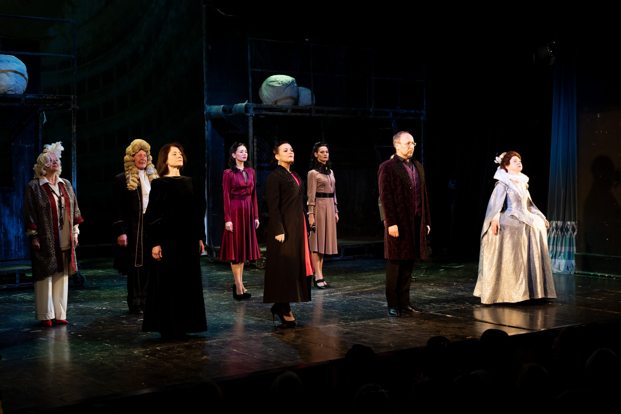 Персонажи разных спектаклей устроили переполох на сцене тверского ТЮЗа