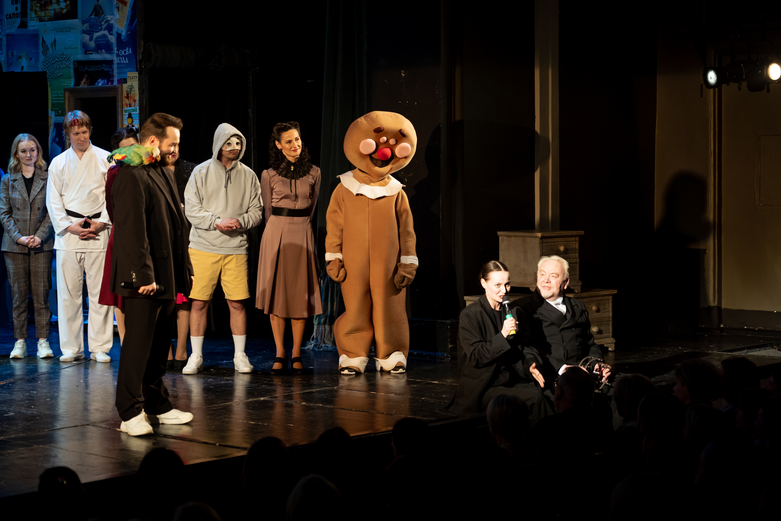 Персонажи разных спектаклей устроили переполох на сцене тверского ТЮЗа