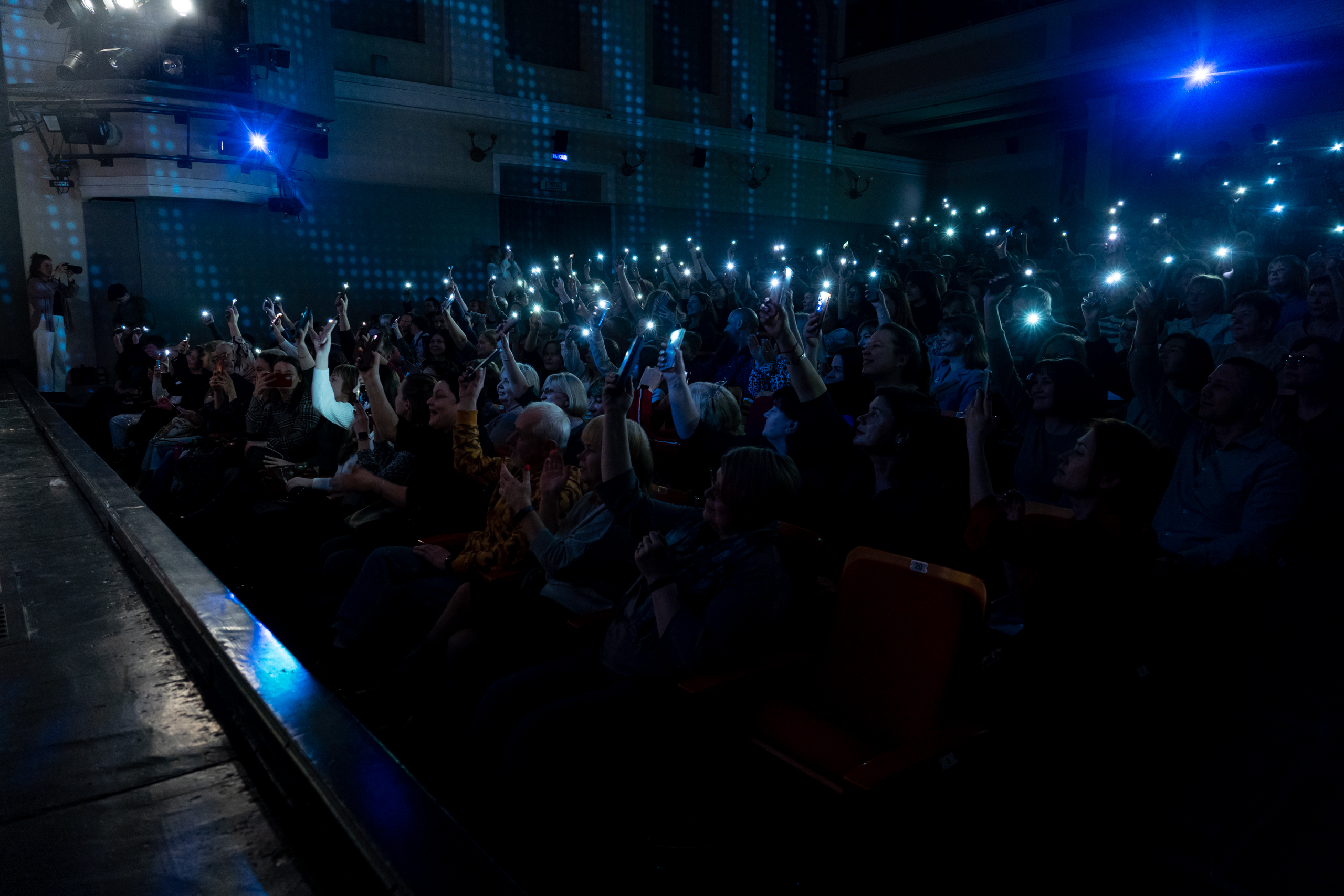 Персонажи разных спектаклей устроили переполох на сцене тверского ТЮЗа