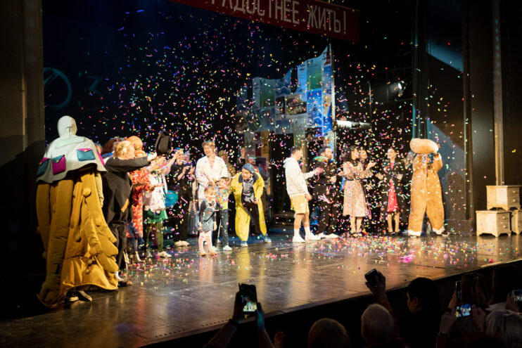 Персонажи разных спектаклей устроили переполох на сцене тверского ТЮЗа Персонажи разных спектаклей устроили переполох на сцене тверского ТЮЗа