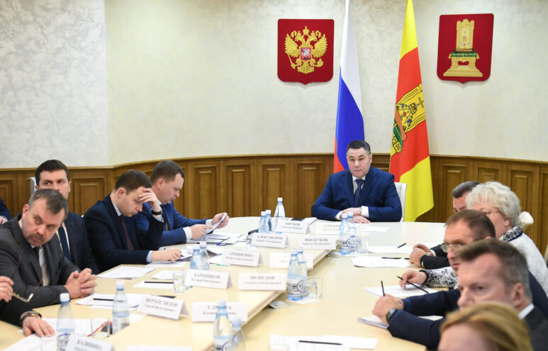 Губернатор Игорь Руденя провёл заседание Межведомственной комиссии по земельным отношениям Губернатор Игорь Руденя провёл заседание Межведомственной комиссии по земельным отношениям
