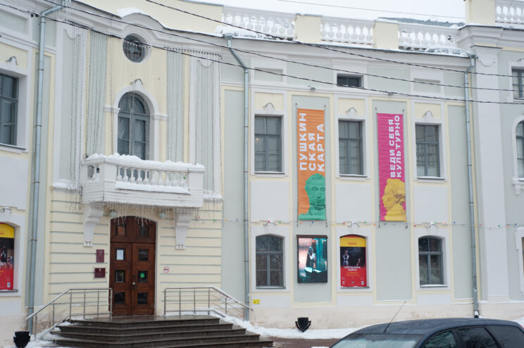 Тверской ТЮЗ в День театра соберет на одной сцене персонажей из разных спектаклей Актеры Тверского ТЮЗа сыграют самих себя в театрализованном концерте ко дню театра