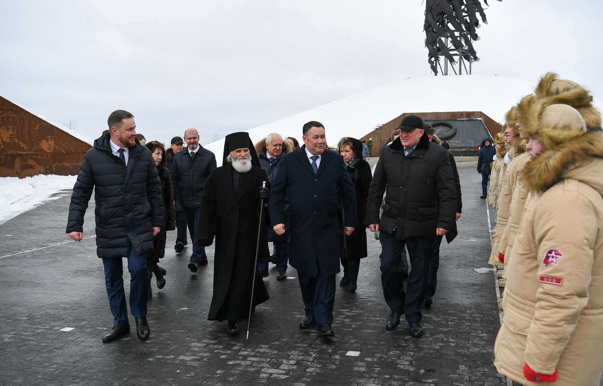 Игорь Руденя в день 80-летия освобождения Ржева от немецко-фашистских захватчиков возложил цветы к Ржевскому мемориалу