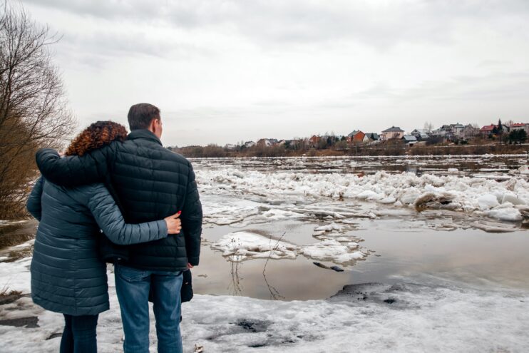 Лед тронулся: Жители Твери наблюдают ледоход на Волге Лед тронулся: Жители Твери наблюдают ледоход на Волге