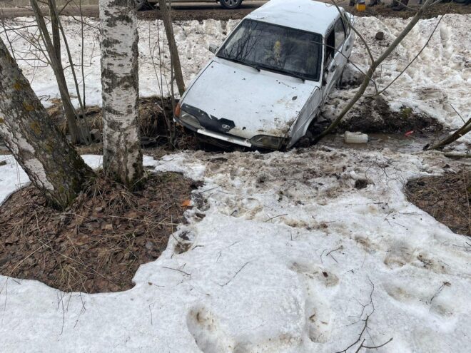 В Тверской области водитель ВАЗа уехал в кювет