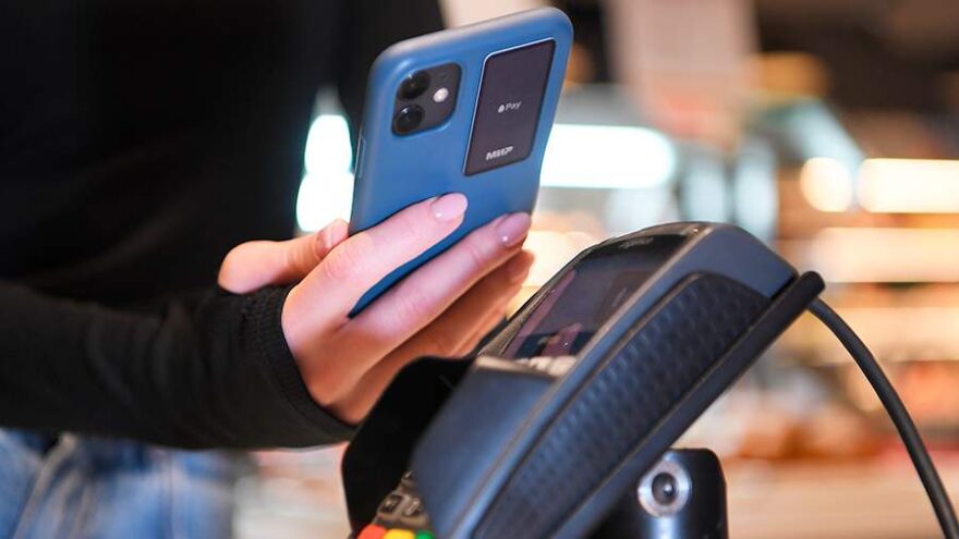 Банки России планируют выпускать платежные стикеры