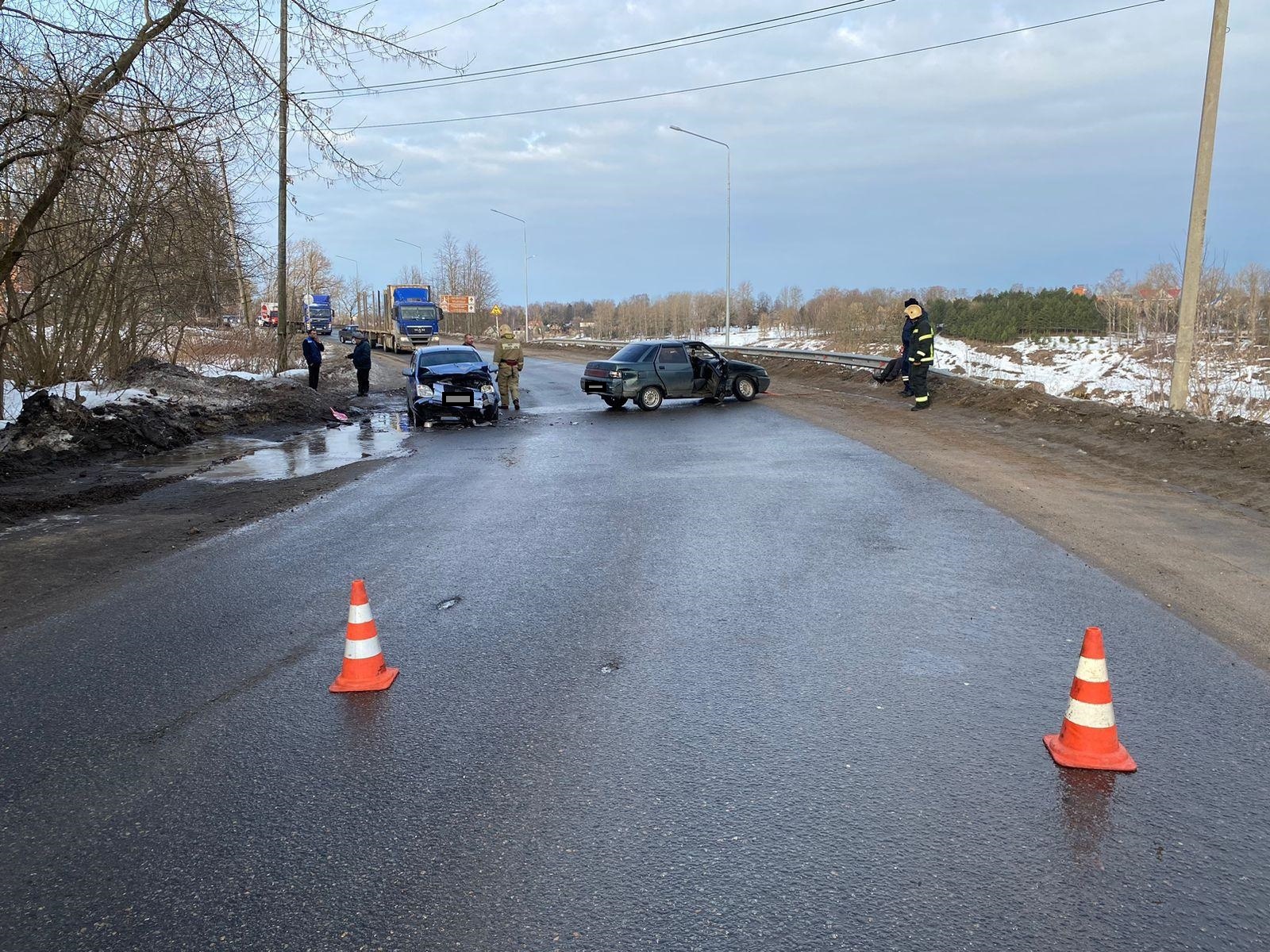 В аварии в Ржеве травмы получили два водителя и два пассажира В аварии в Ржеве травмы получили два водителя и два пассажира