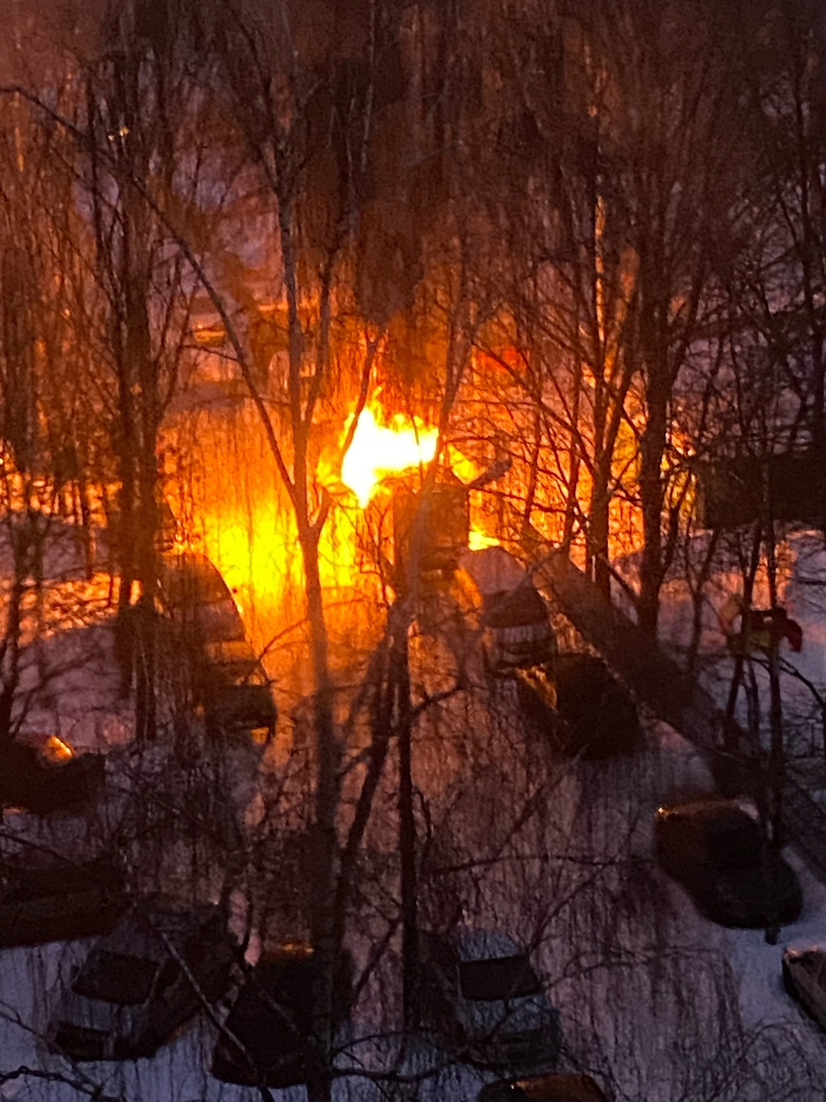 В Заволжском районе Твери 8 марта загорелась "Газель"