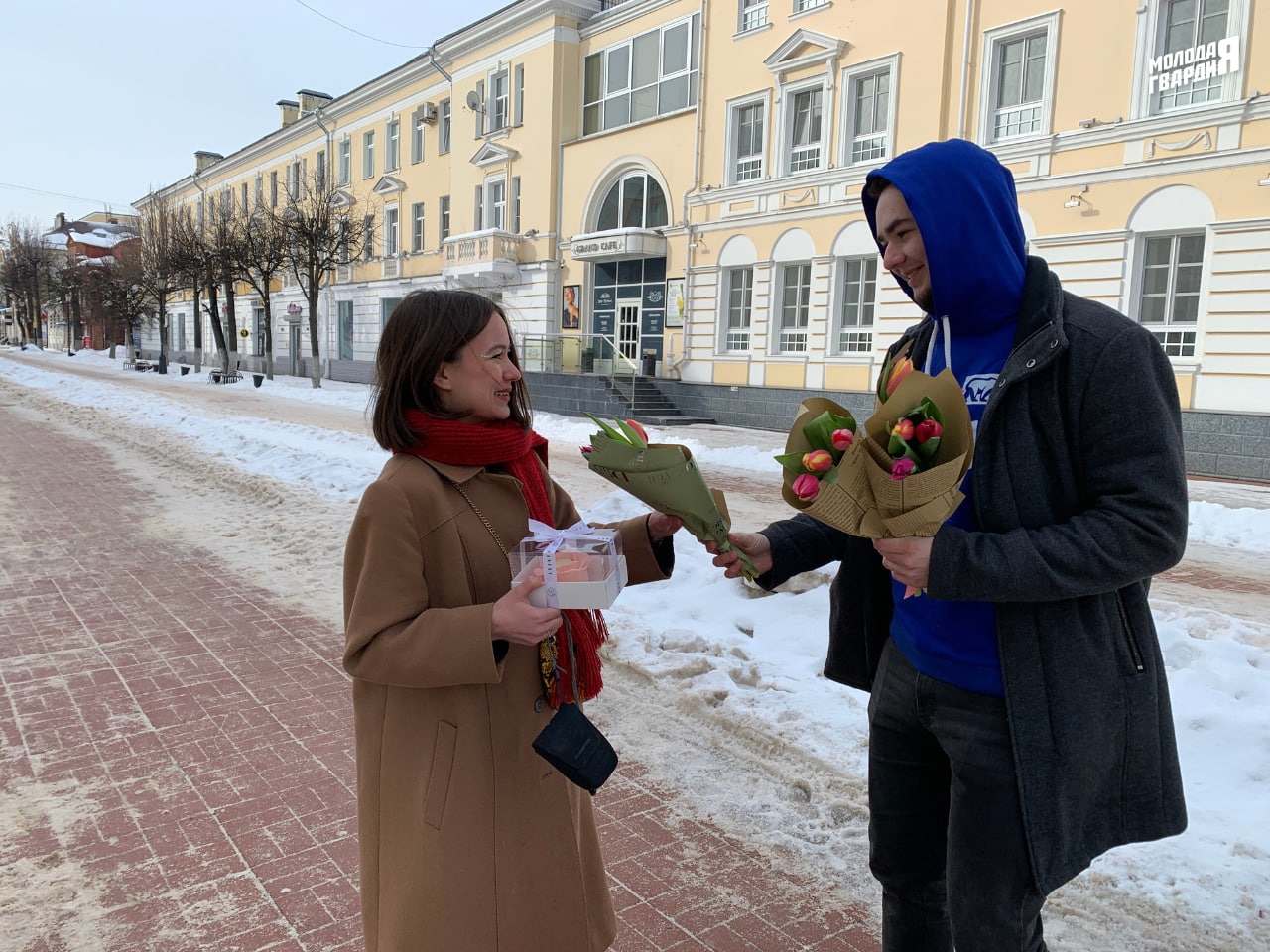 В Твери активисты поздравили женщин с 8 марта В Твери активисты поздравили женщин с 8 марта