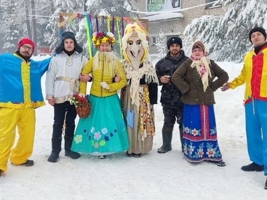 В Оленино Тверской области провожали зиму и сжигали чучело В Оленино Тверской области провожали зиму и сжигали чучело