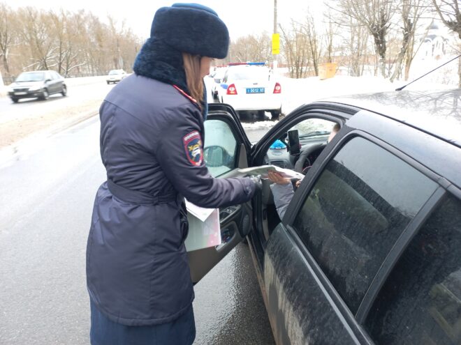 В Твери сотрудники Госавтоинспекции проверяли соблюдение перевозки детей В Твери сотрудники Госавтоинспекции проверяли соблюдение перевозки детей