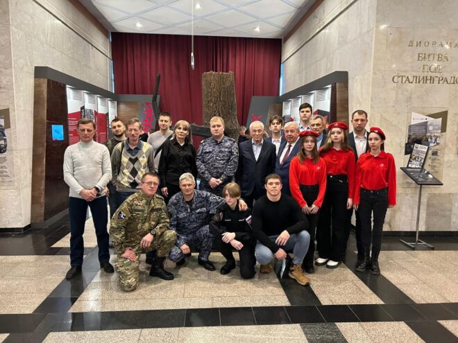 Представители Тверского землячества посетили выставку «Багровый рубеж» в Музее Победы