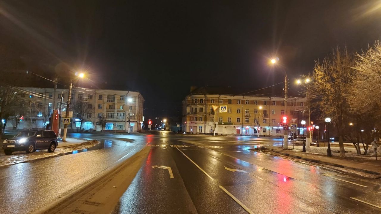 В Твери водитель сбил девушку на переходе и сам отвез её в больницу В Твери водитель сбил девушку на переходе и сам отвез её в больницу