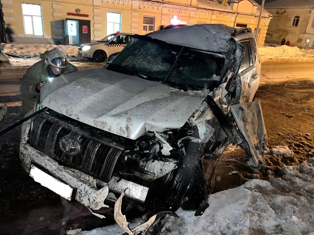 Два человека получили травмы в ДТП с фурой в Тверской области