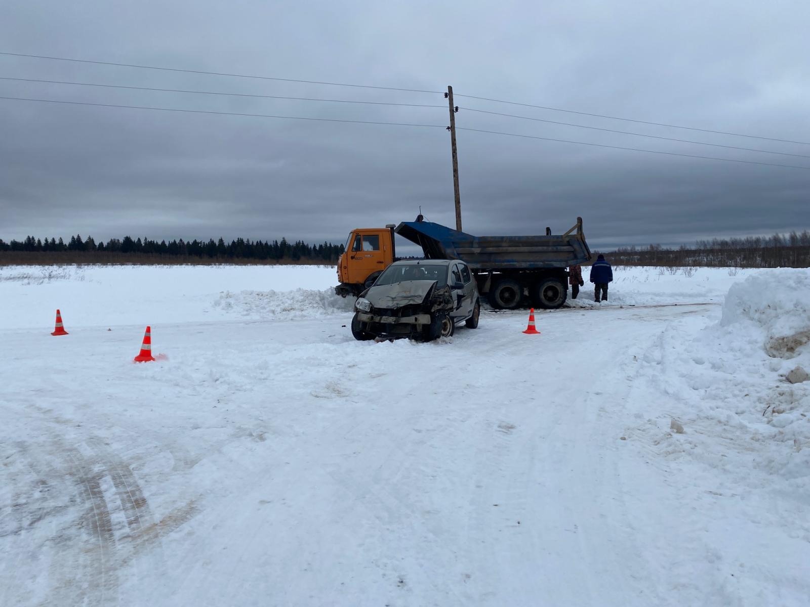 В Тверской области столкнулись Рено и Камаз