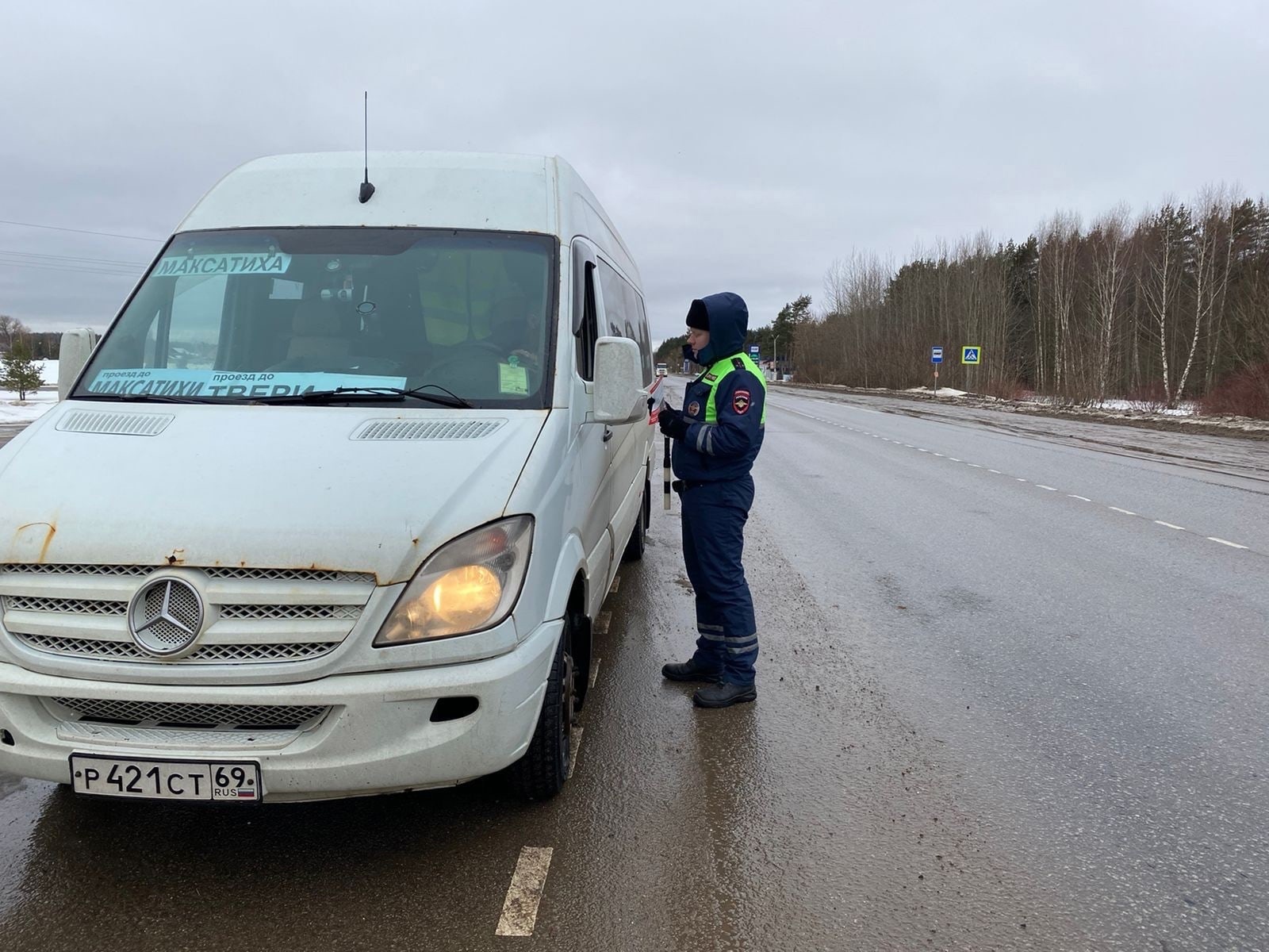 В Тверской области сотрудники ГИБДД проверили автобусы