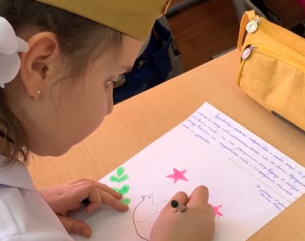 В Западной Двине дети писали письма участникам СВО В Западной Двине дети писали письма участникам СВО