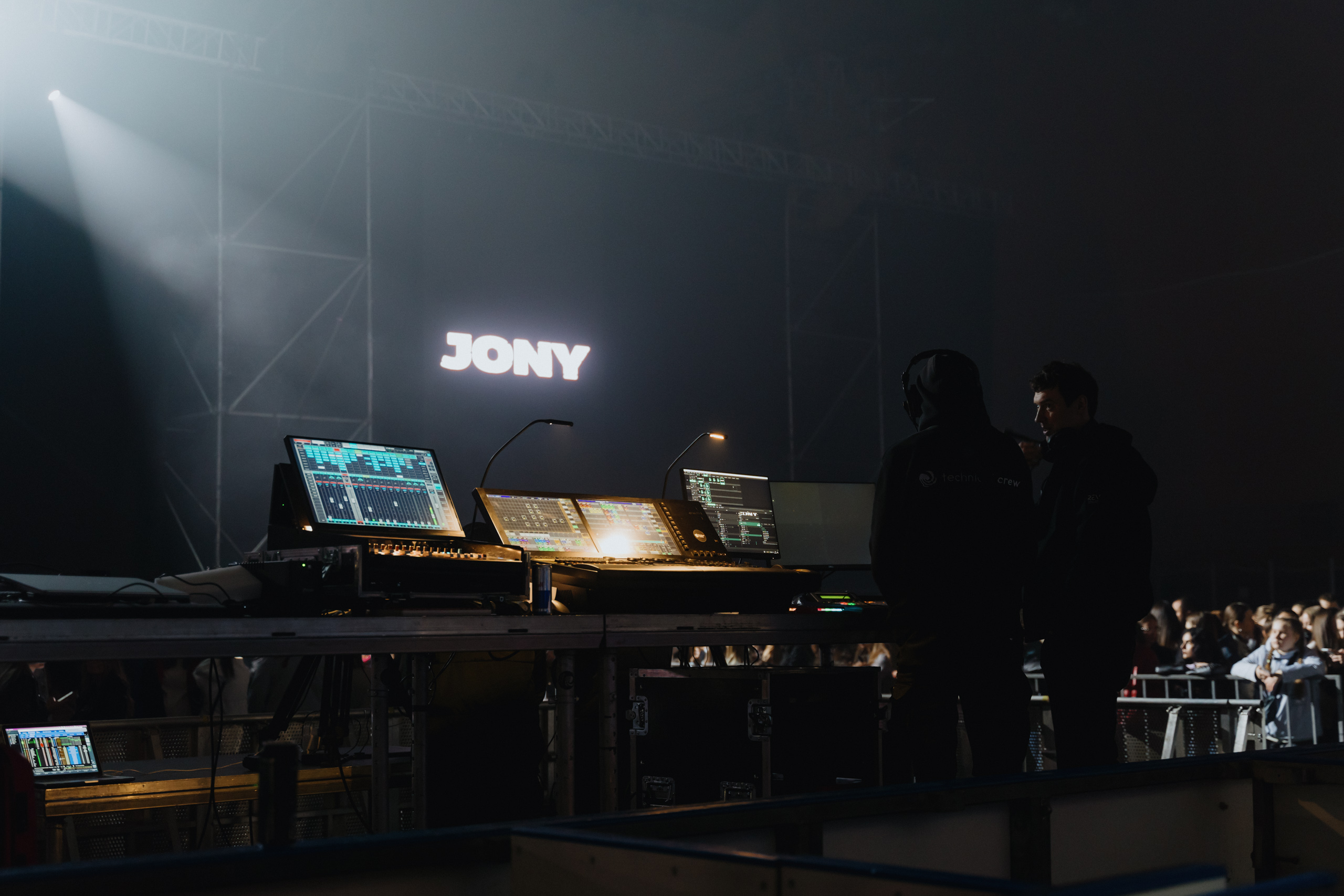 В Твери выступил популярный певец Jony