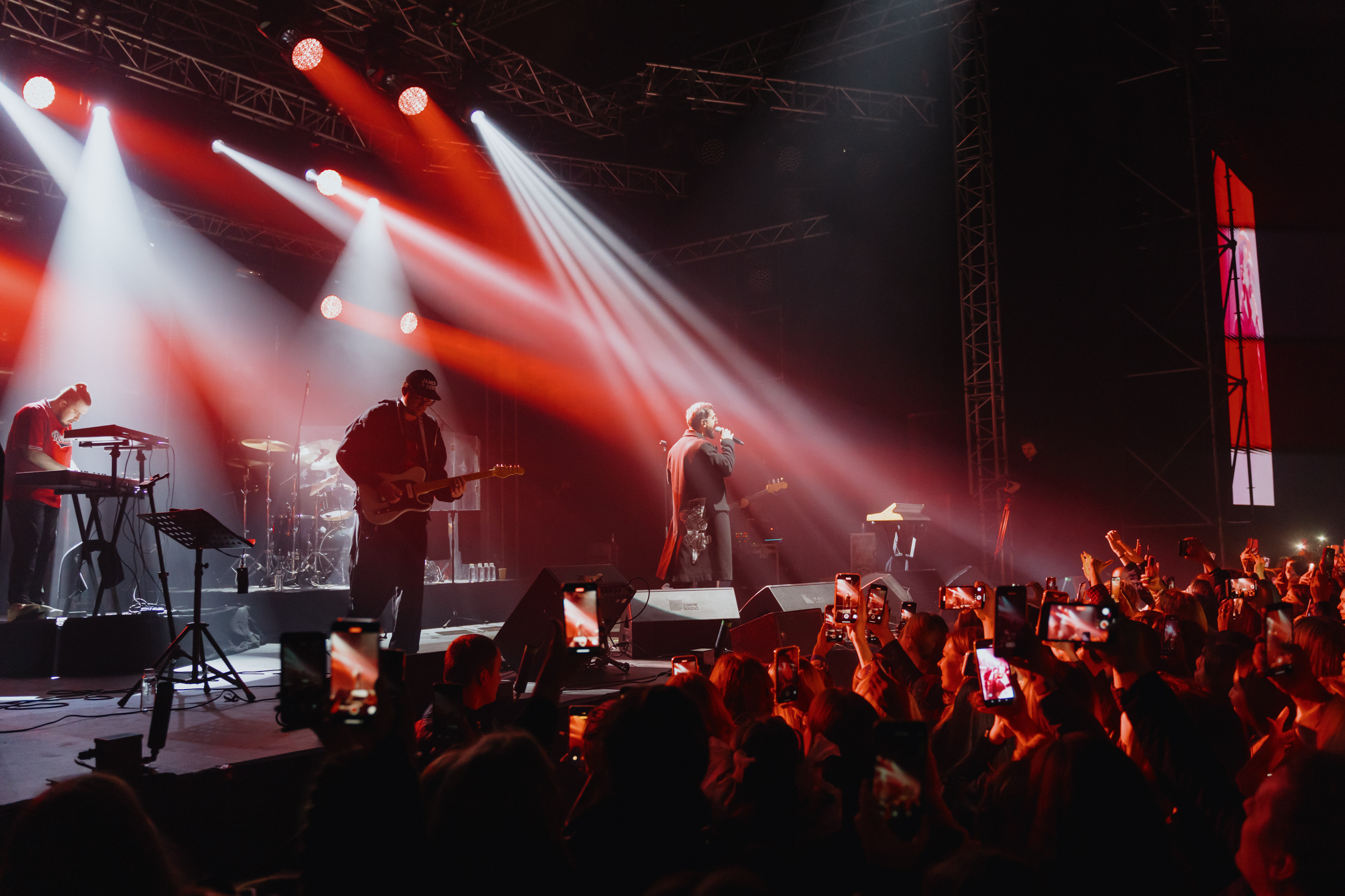 В Твери выступил популярный певец Jony