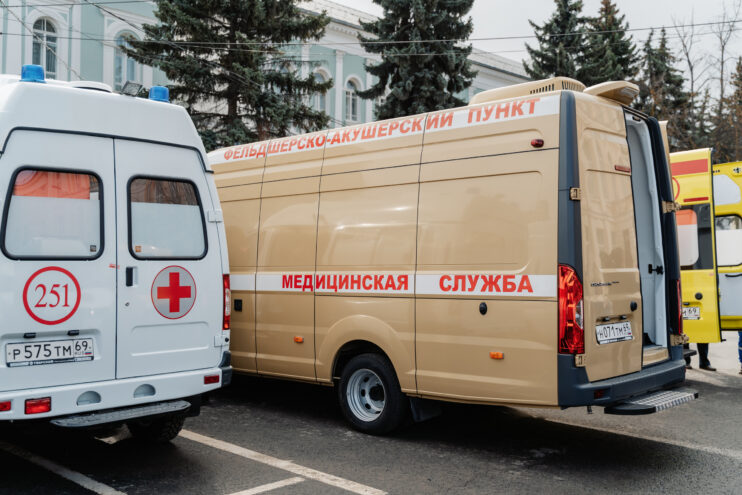 В Нелидовский округ переданы машина скорой помощи и мобильный ФАП В Нелидовский округ переданы машина скорой помощи и мобильный ФАП