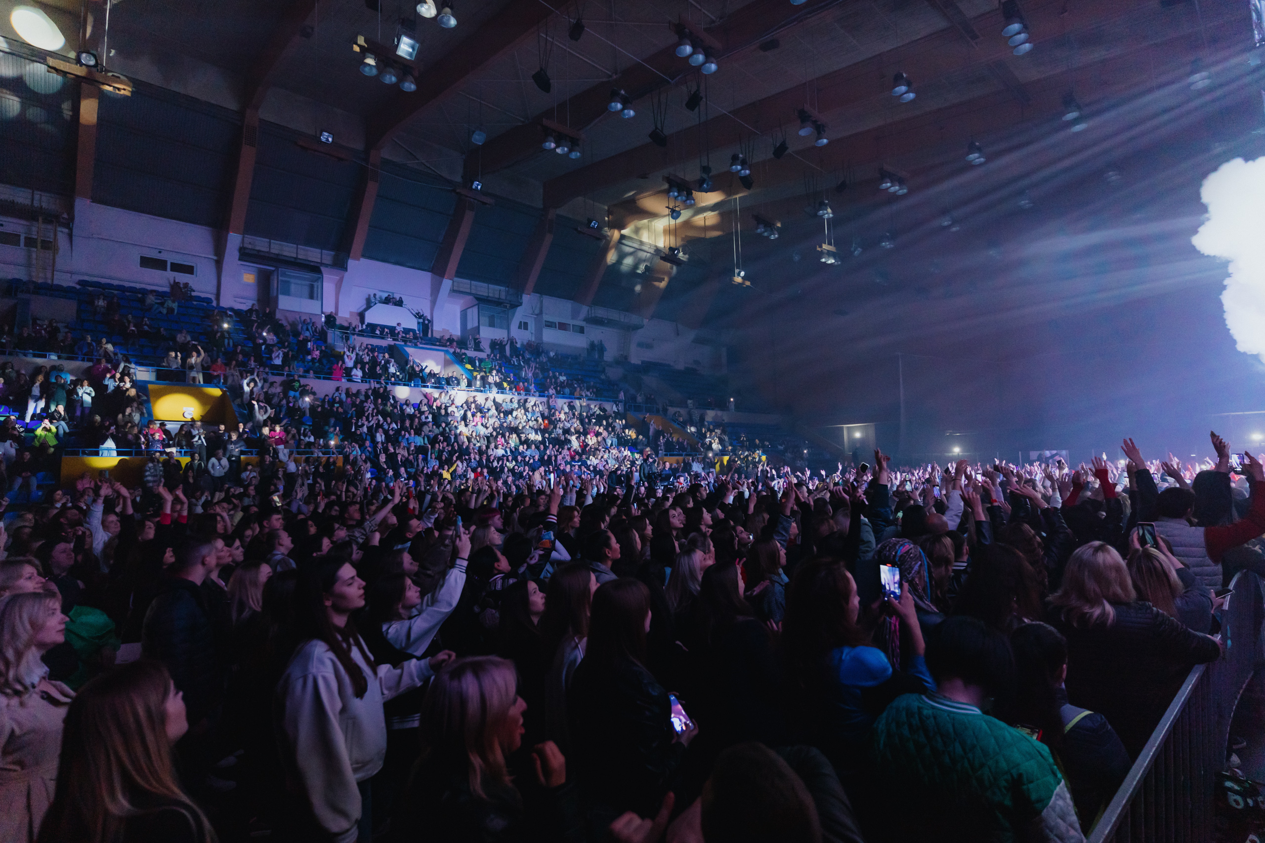 В Твери выступил популярный певец Jony