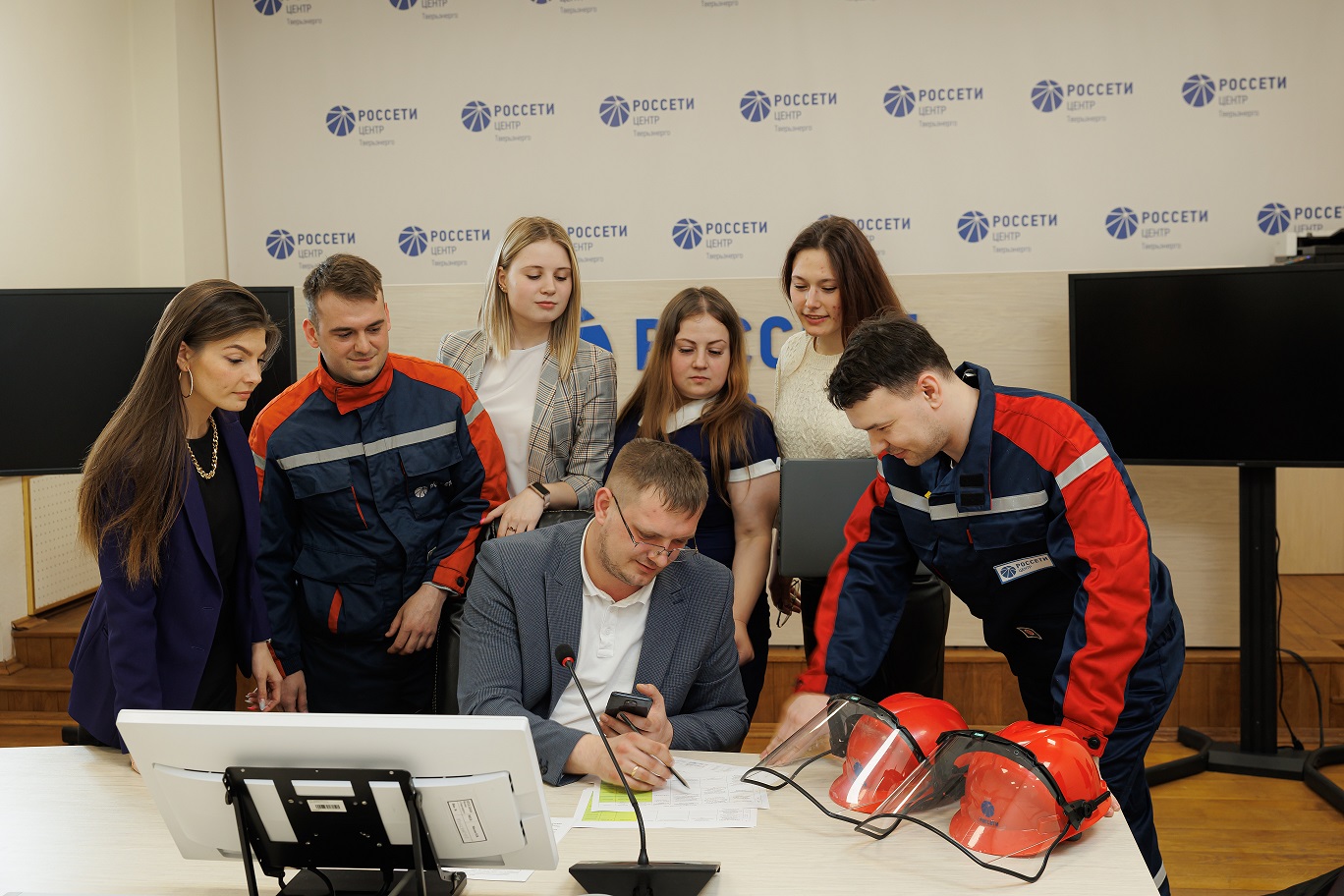 Молодые специалисты «Тверьэнерго» расскажут жителям Верхневолжья о преимуществах профессии энергетика Молодые специалисты «Тверьэнерго» расскажут жителям Верхневолжья о преимуществах профессии энергетика