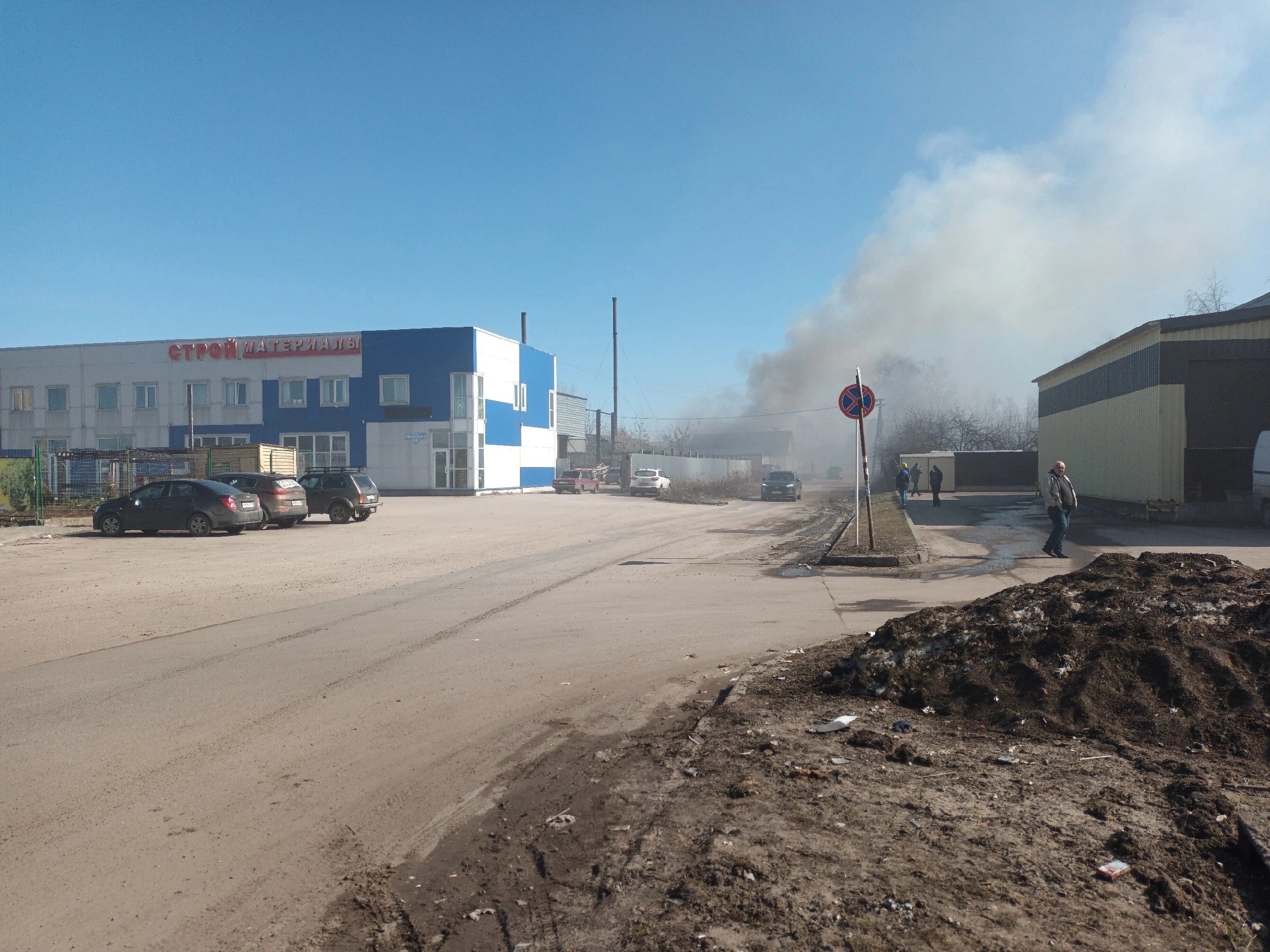 В Твери на Шишкова сотрудники МЧС потушили пожар В Твери на Шишкова сотрудники МЧС потушили пожар