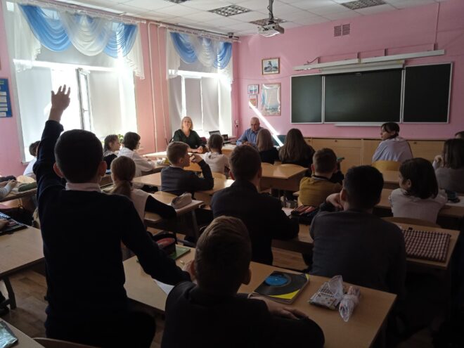 В Твери активисты «Единой России» провели акцию «Рисуем Победу» В Твери активисты «Единой России» провели акцию «Рисуем Победу»