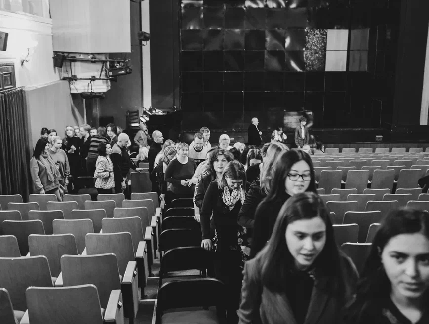 В Тверском ТЮЗе полностью заменена галерея портретов артистов