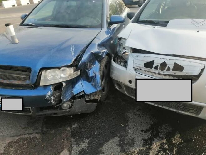 В Твери столкнулись Citroen и Audi В Твери столкнулись Citroen и Audi