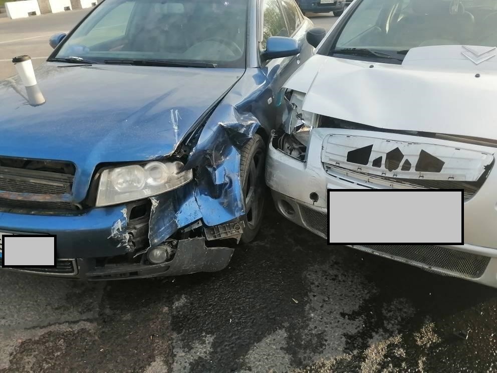 В Твери столкнулись Citroen и Audi В Твери столкнулись Citroen и Audi