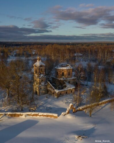 Блогер показала заброшенную церковь с сохранившимися стенописями в Тверской области Блогер показала заброшенную церковь с сохранившимися стенописями в Тверской области