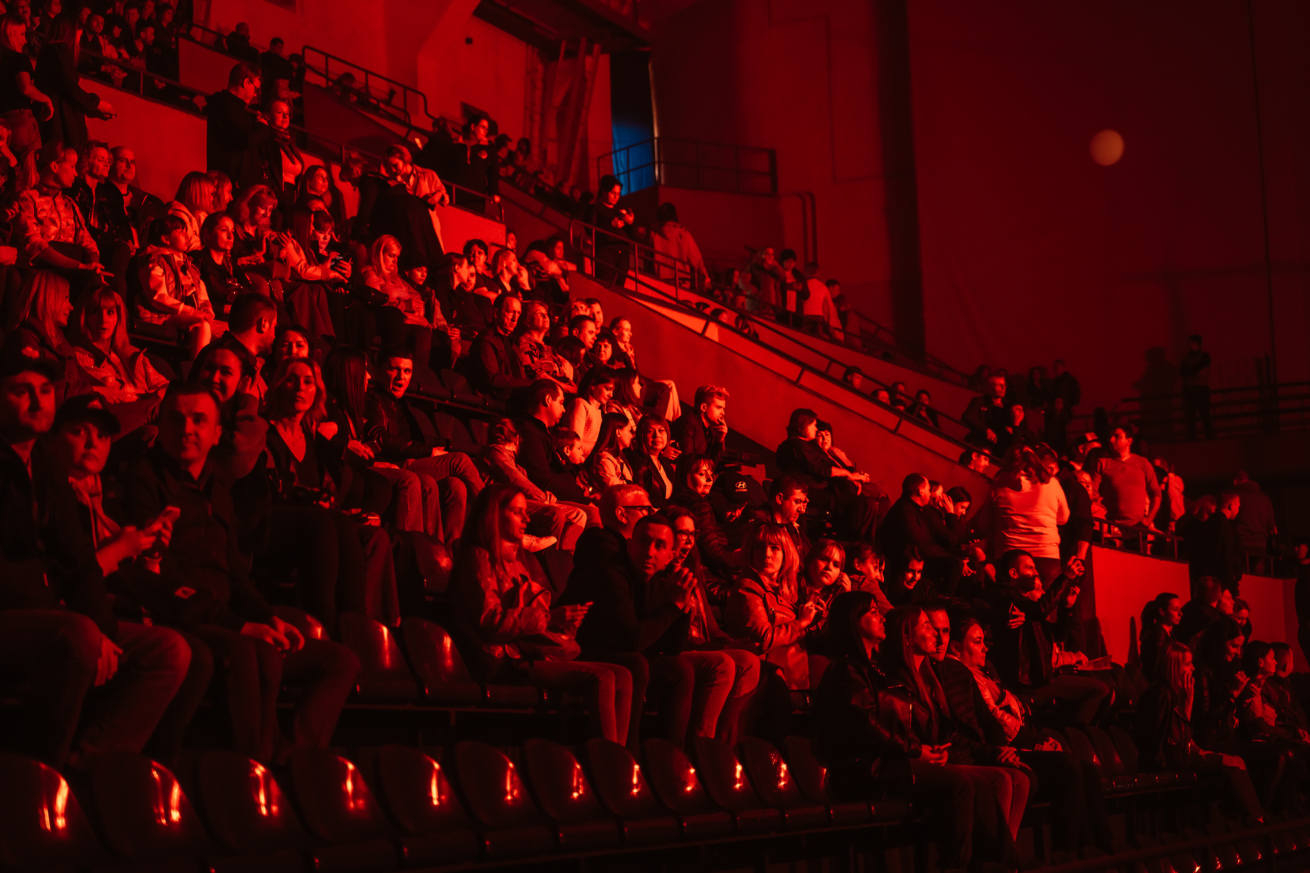 Световое шоу, хиты и звездный гость: “Руки Вверх” приехали в Тверь с новым шоу