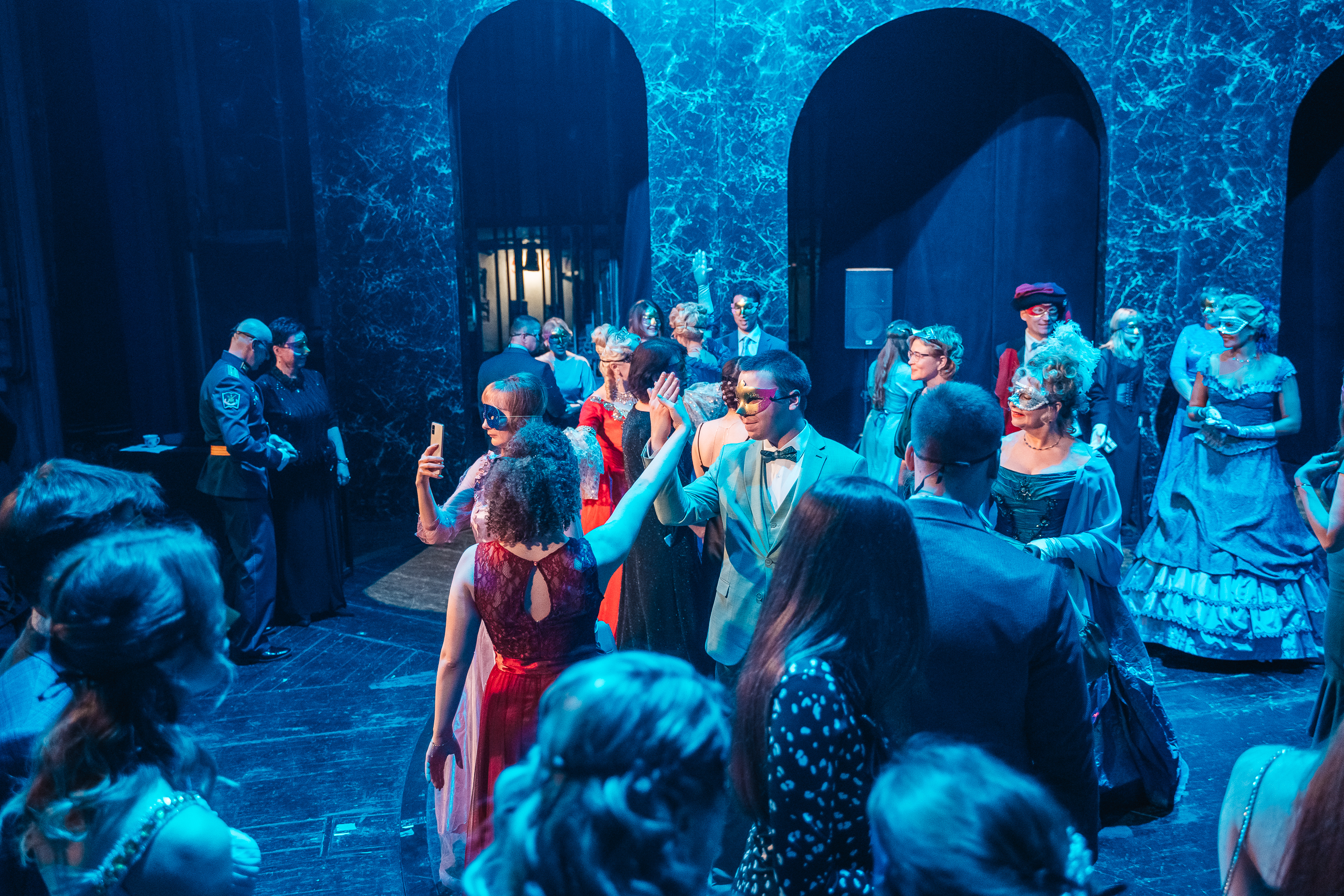 Ночь в театре: Тверской театр драмы устроил бал-маскарад