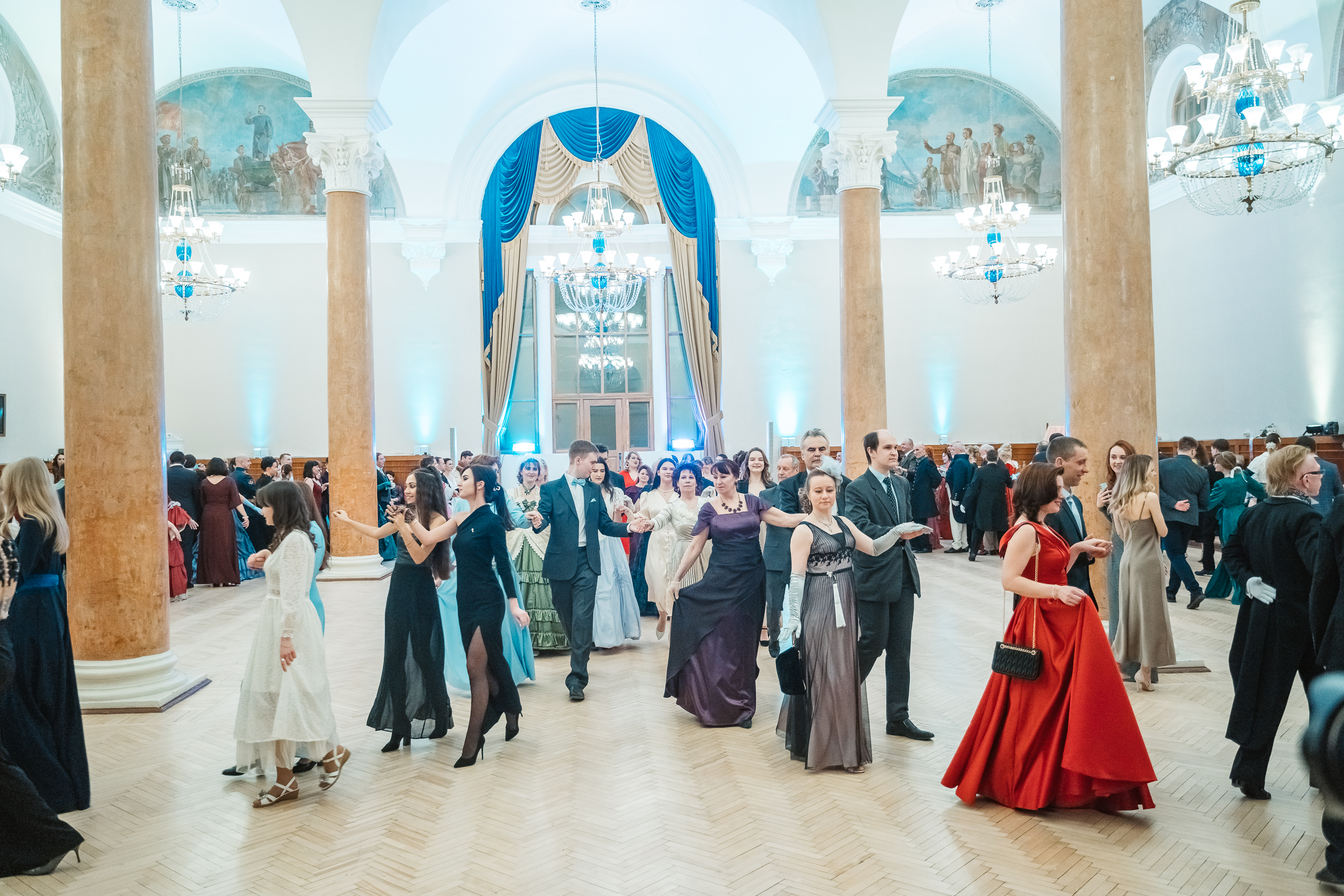 Ночь в театре: Тверской театр драмы устроил бал-маскарад