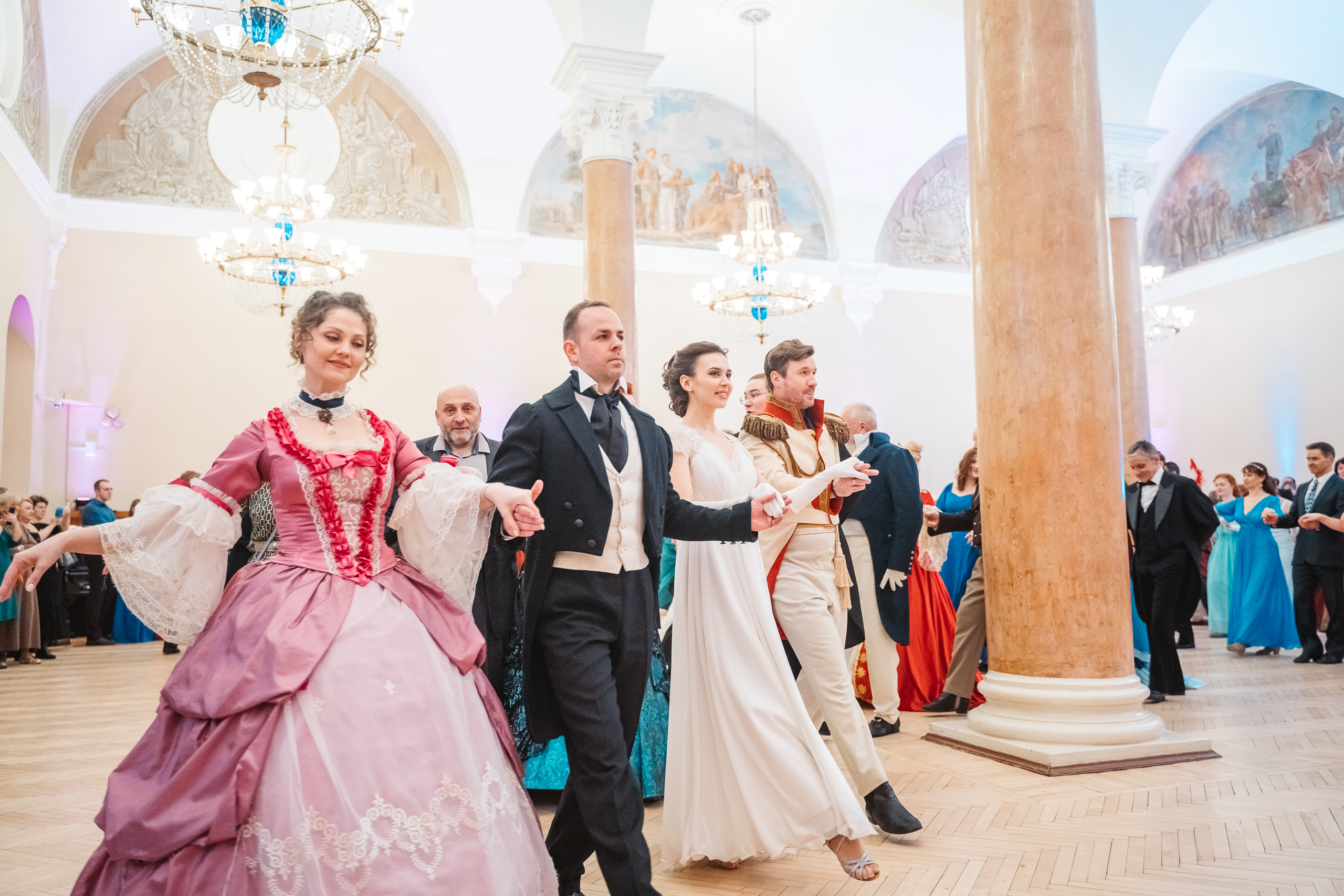 Ночь в театре: Тверской театр драмы устроил бал-маскарад