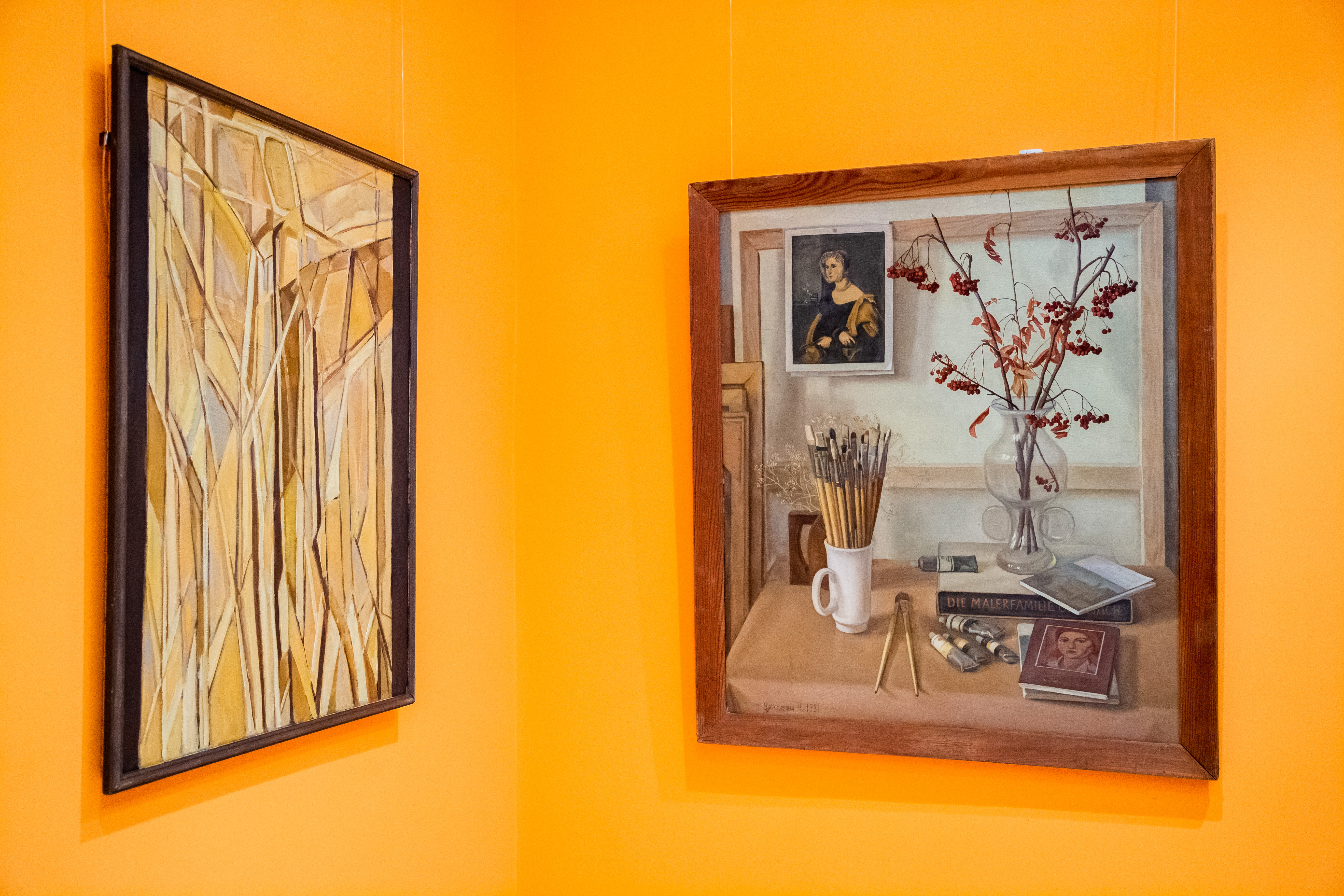 Дух времени: В Тверской областной картинной галерее впервые открылась выставка Надежды Цикулиной