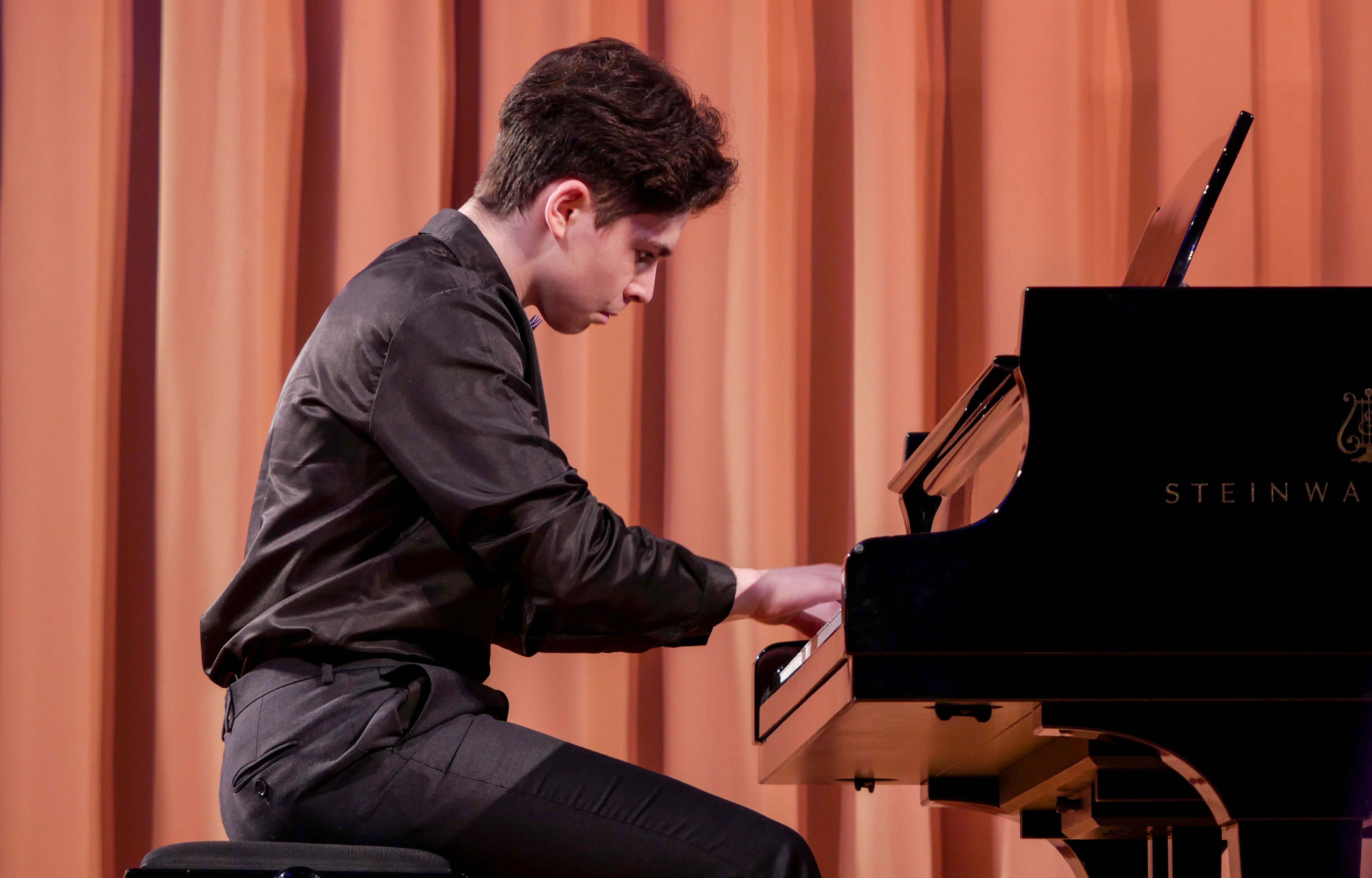 Юные дарования выступили на фестивале Баха в тверской филармонии Юные дарования выступили на фестивале Баха в тверской филармонии