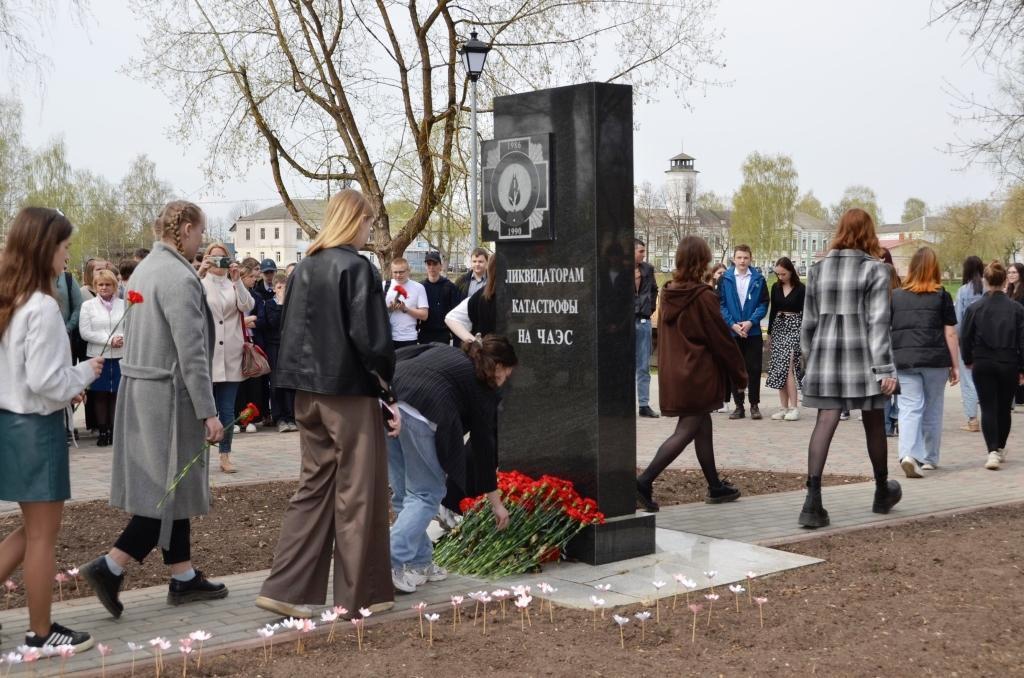 В Вышнем Волочке в память о ликвидаторах Чернобыльской АЭС прошел митинг В Вышнем Волочке в память о ликвидаторах Чернобыльской АЭС прошел митинг