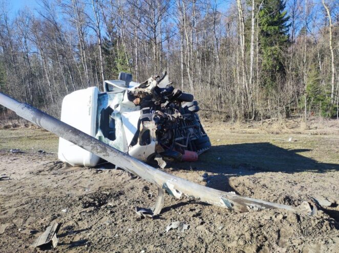 В Тверской области водитель уснул за рулем и опрокинул грузовой автомобиль В Тверской области водитель уснул за рулем и опрокинул грузовой автомобиль
