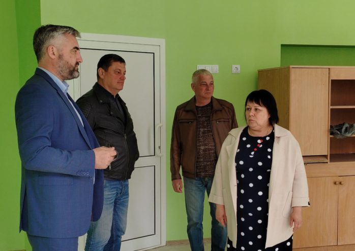 В Тверской области депутаты проверили ремонт одной из школ В Тверской области депутаты проверили ремонт одной из школ