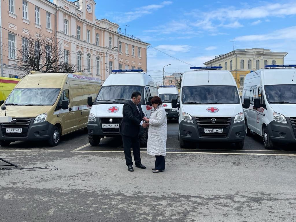 Губернатор вручил ключи от мобильного ФАПа Вышневолоцкому округу Губернатор вручил ключи от мобильного ФАПа Вышневолоцкому округу